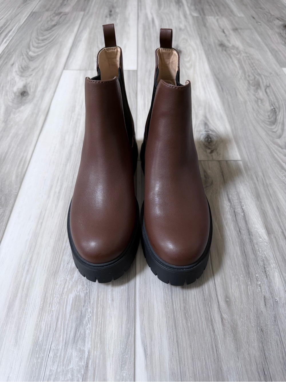Coach CM588 Brown Leather Chelsea Lug Boots Women’s 7B - Picture 2 of 10